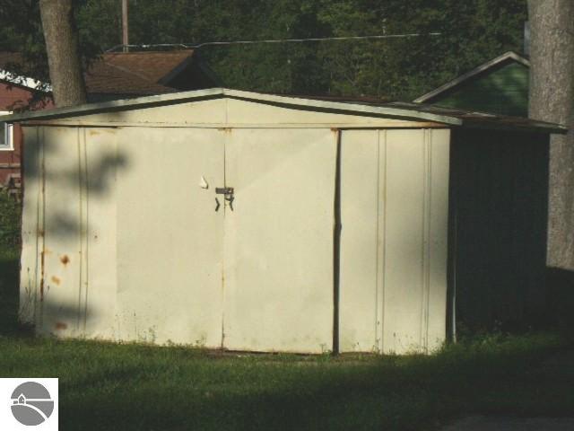 2283 Greenwood Road Lupton, MI 48635 - Photo 4 of 13 1750146-3.JPG