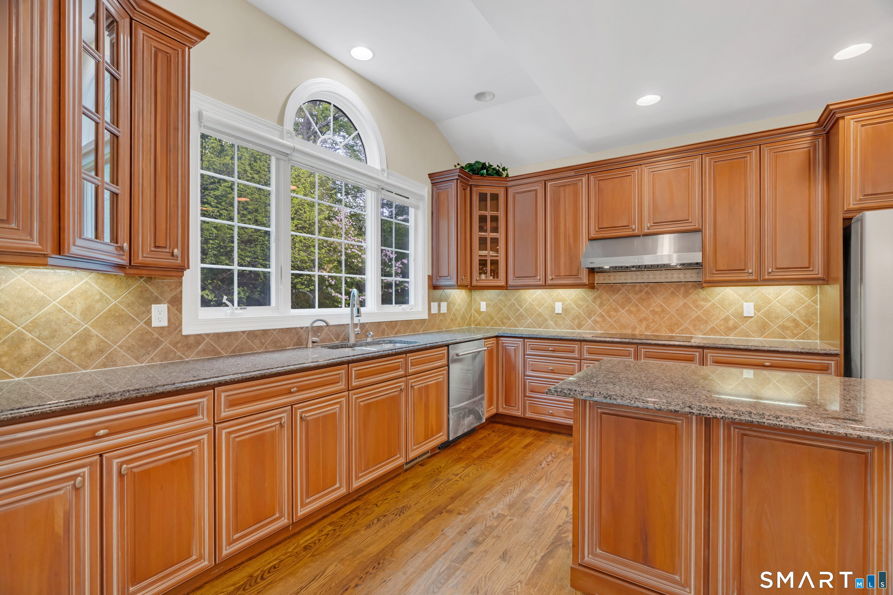 105 Beecher Road Woodbridge, CT 06525 - Photo 14 of 40