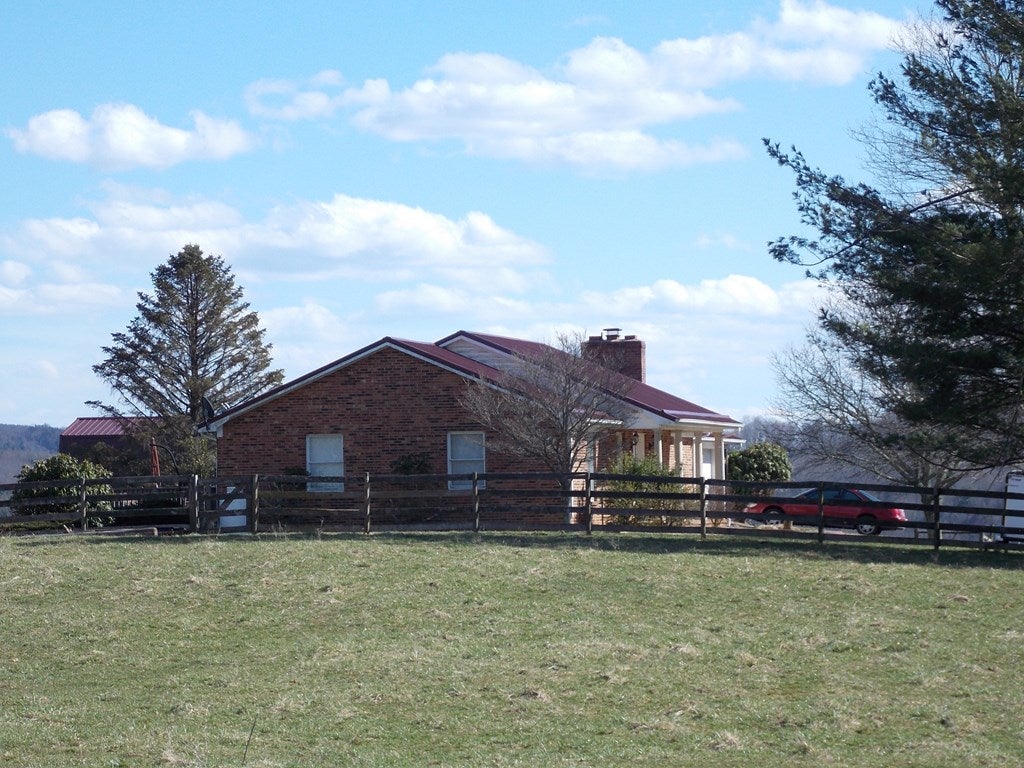 2636 Marian Road Dugspur, VA 24325 - Photo 18 of 41 Gallery Image 18