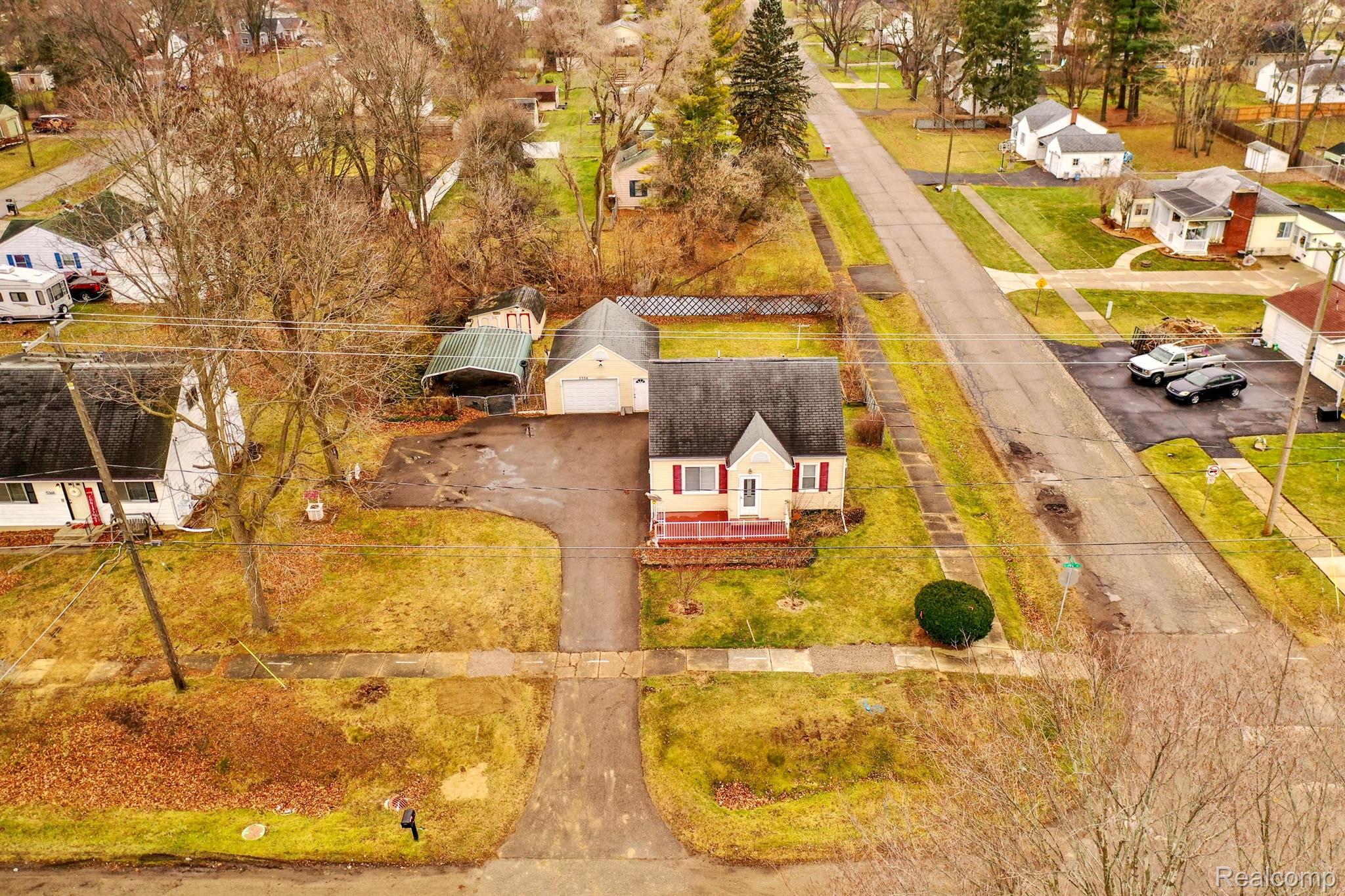 5356 Lapeer Road Burton, MI 48509 - Photo 3 of 38 Gallery Image 3