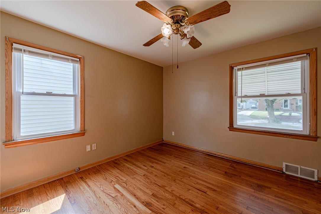 4145 Stonehaven Road Cleveland, OH 44121 - Photo 18 of 32