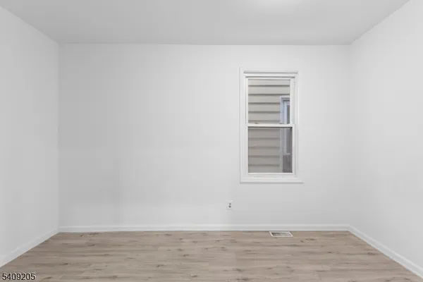 $2,600 | 223 Pine Street, Unit 1, Elizabeth Port, NJ 07206