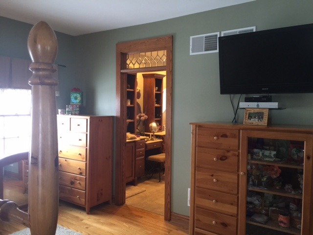 12663 West Offner Road Manhattan, IL 60442 - Photo 20 of 25 a living room with furniture and a flat screen tv