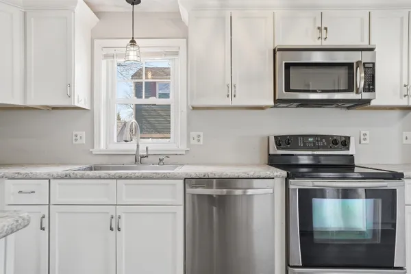 $379,900 | 11 Phillip Road, Unit R, Derry, NH 03038