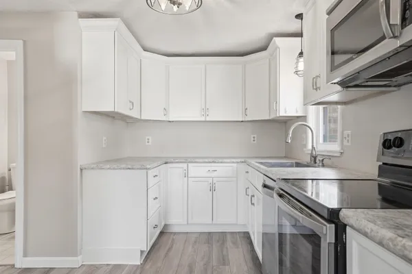 $379,900 | 11 Phillip Road, Unit R, Derry, NH 03038