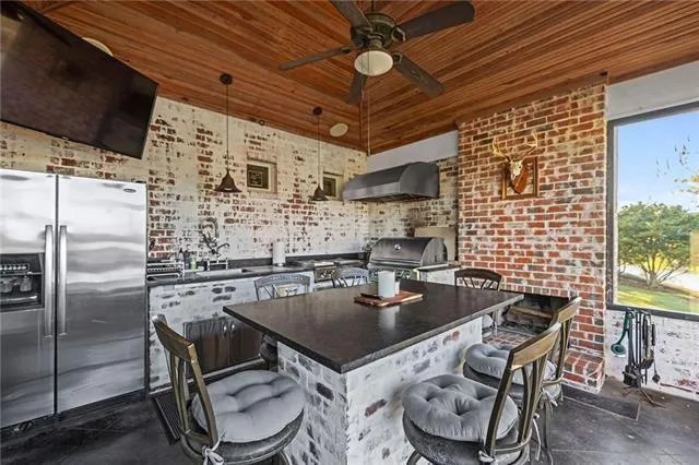 $950,000 | 24186 Snowy Egret Cove, Springfield, LA 70462