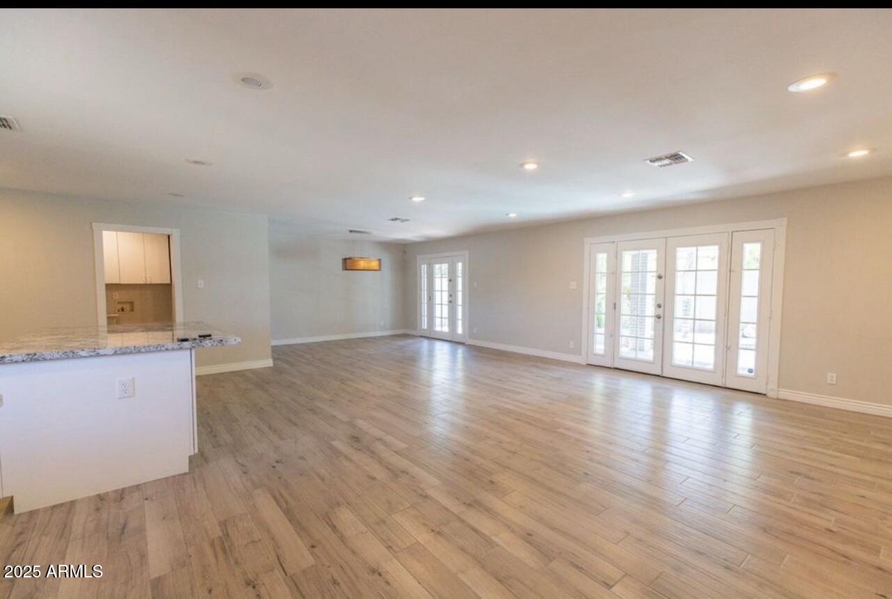 5120 South Dorsey Lane Tempe, AZ 85282 - Photo 5 of 27 Living Room View 1