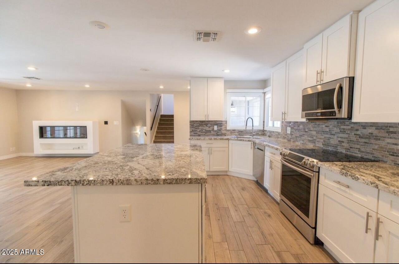 5120 South Dorsey Lane Tempe, AZ 85282 - Photo 7 of 27 Kitchen