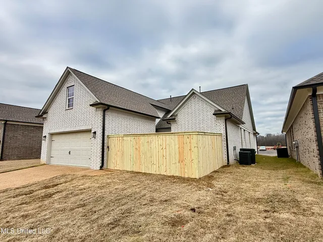 $372,900 | 617 Sunflower Street, Nesbit, MS 38651