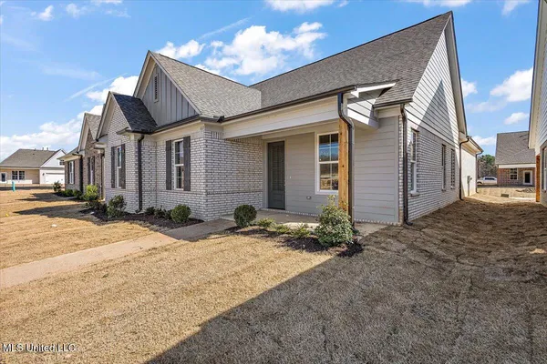 $372,900 | 617 Sunflower Street, Nesbit, MS 38651