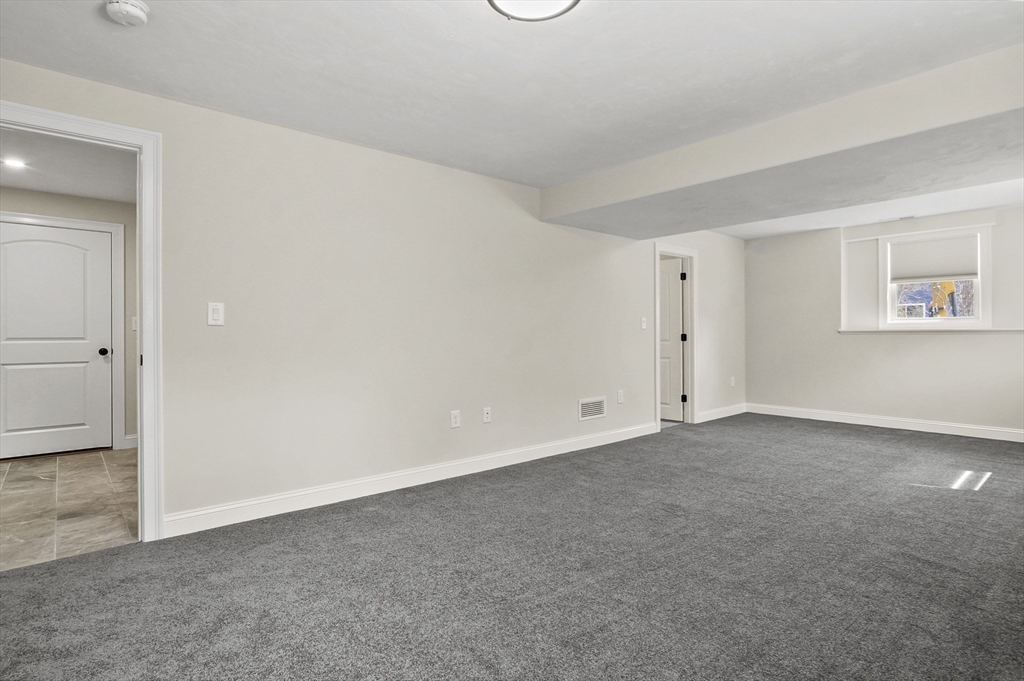 123 Andover Road Billerica, MA 01821 - Photo 7 of 40