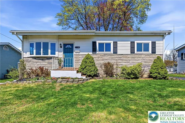 $399,900 | 526 Faith Drive, Catasauqua, PA 18032
