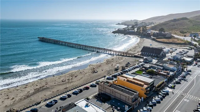 a view of terrace with sky view