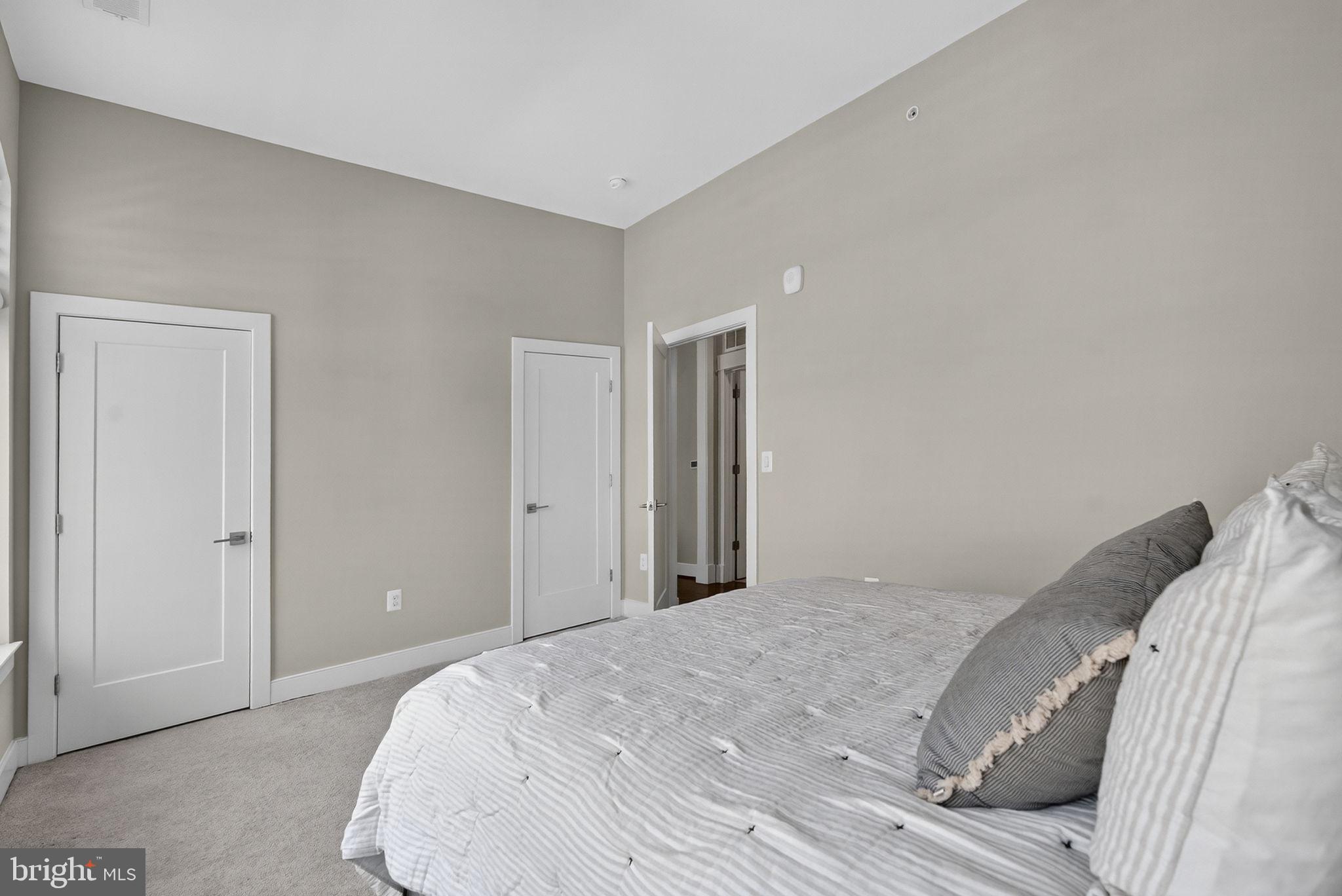 3 Stationmaster Street Southeast, Unit 402 Leesburg, VA 20175 - Photo 22 of 46 a bedroom with a bed and a mirror