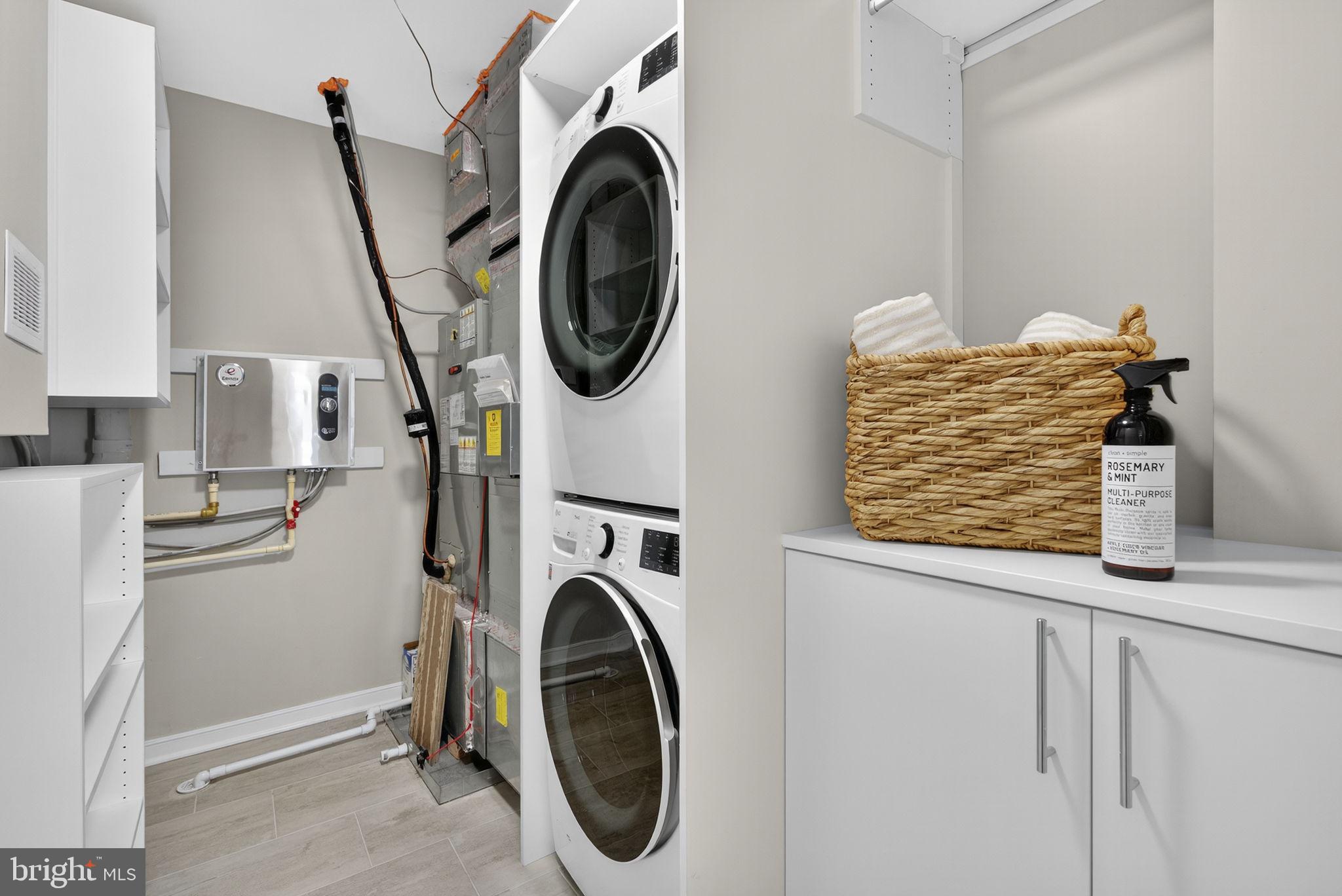 3 Stationmaster Street Southeast, Unit 402 Leesburg, VA 20175 - Photo 25 of 46 a utility room with dryer and washer
