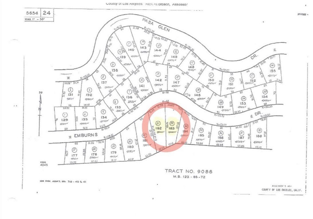 a black and white photo of a living room