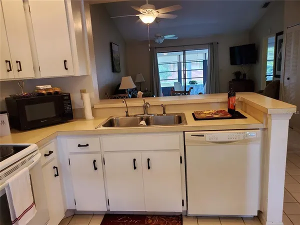 $1,450 | 322 Kelsey Way, Unit 6, Sun City Center, FL 33573