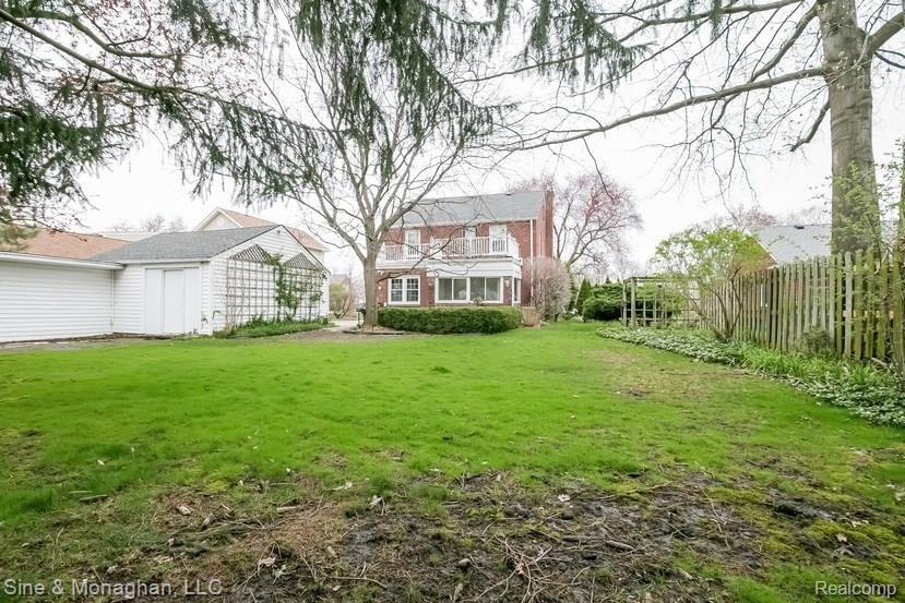 1383 Hawthorne Road Grosse Pointe, MI 48236 - Photo 37 of 40