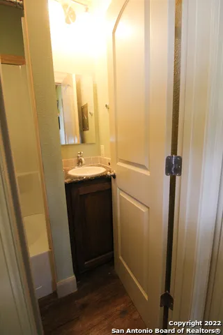 $1,250 | 955 Faurie Road, Unit TINY HOUSE, Lakehills, TX 78063