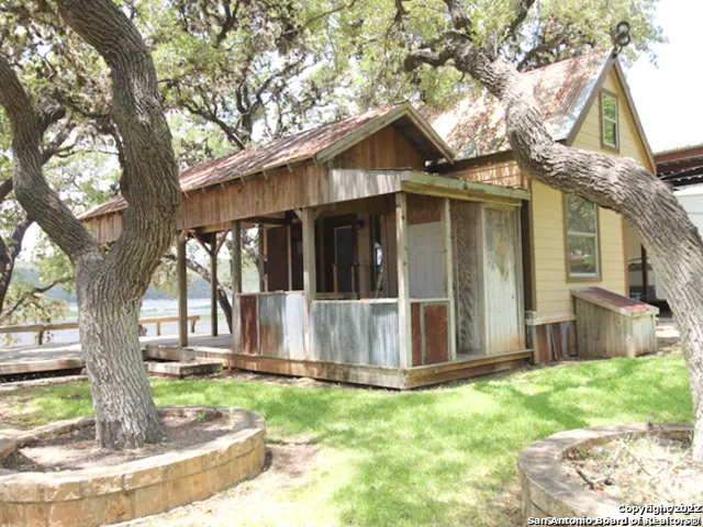 $1,250 | 955 Faurie Road, Unit TINY HOUSE, Lakehills, TX 78063