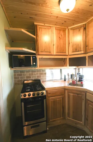 $1,250 | 955 Faurie Road, Unit TINY HOUSE, Lakehills, TX 78063