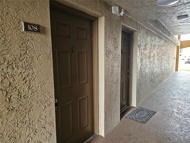 a view of entryway with a front door