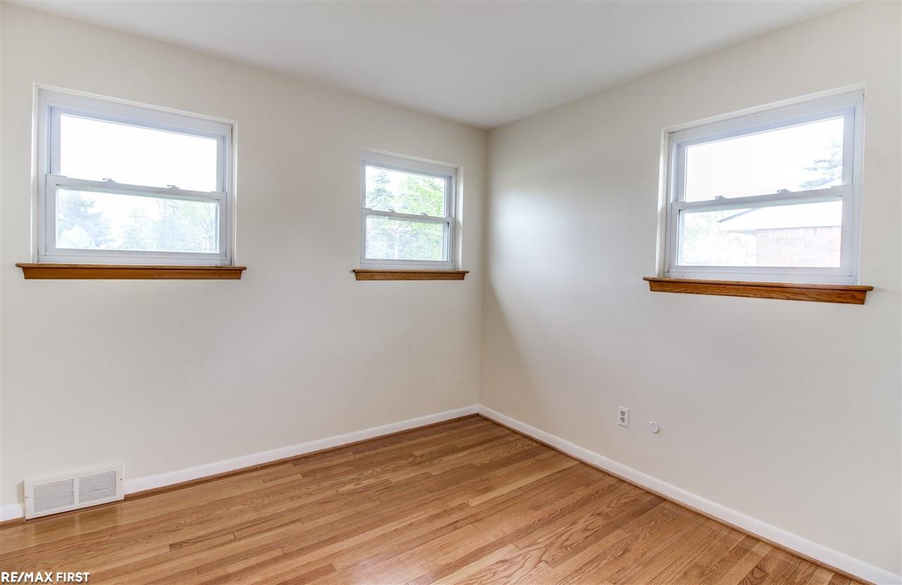 18395 East 13 Mile Road Fraser, MI 48026 - Photo 11 of 29 31318364-10.JPG