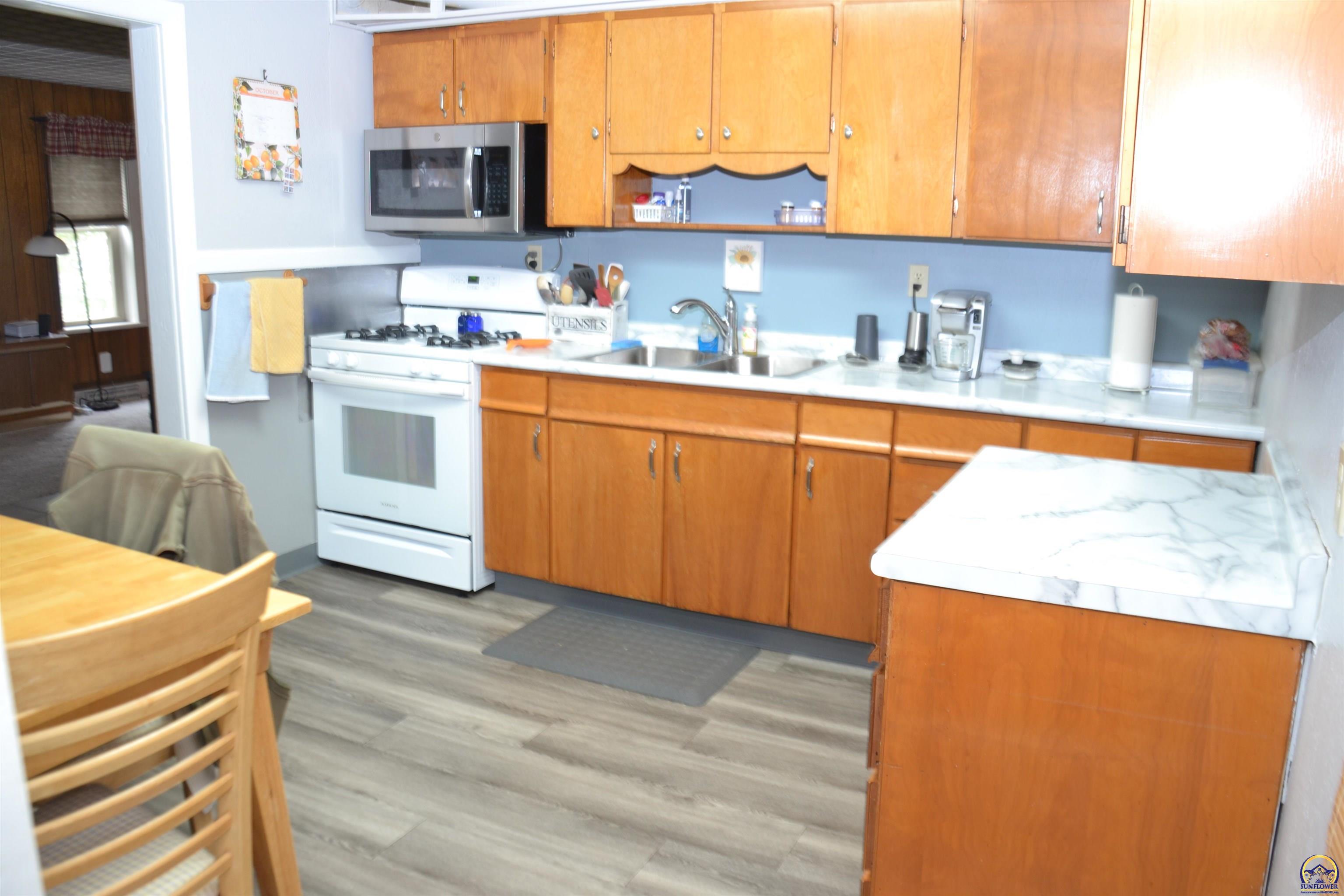 208 East High Street Melvern, KS 66510 - Photo 3 of 36