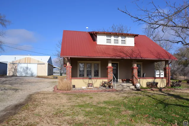 $159,500 | 208 East High Street, Melvern, KS 66510
