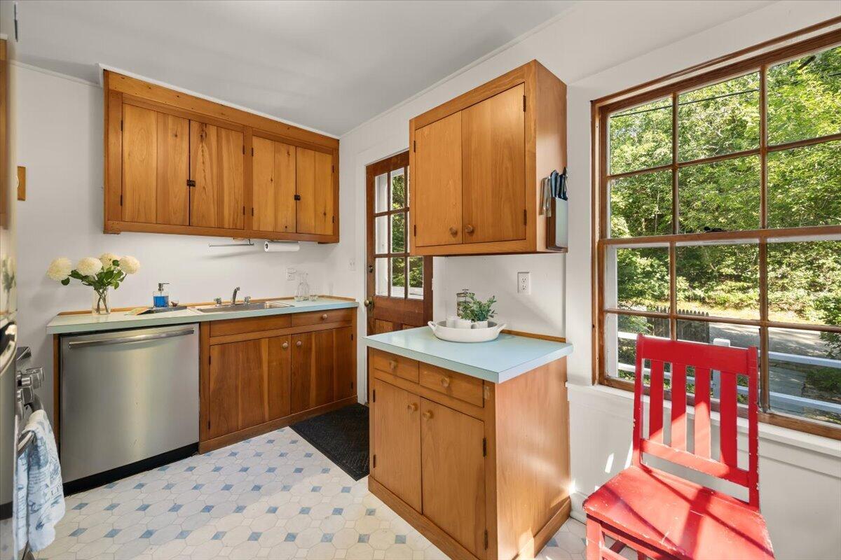 89 F R Lillie Road Woods Hole, MA 02543 - Photo 5 of 30 Kitchen