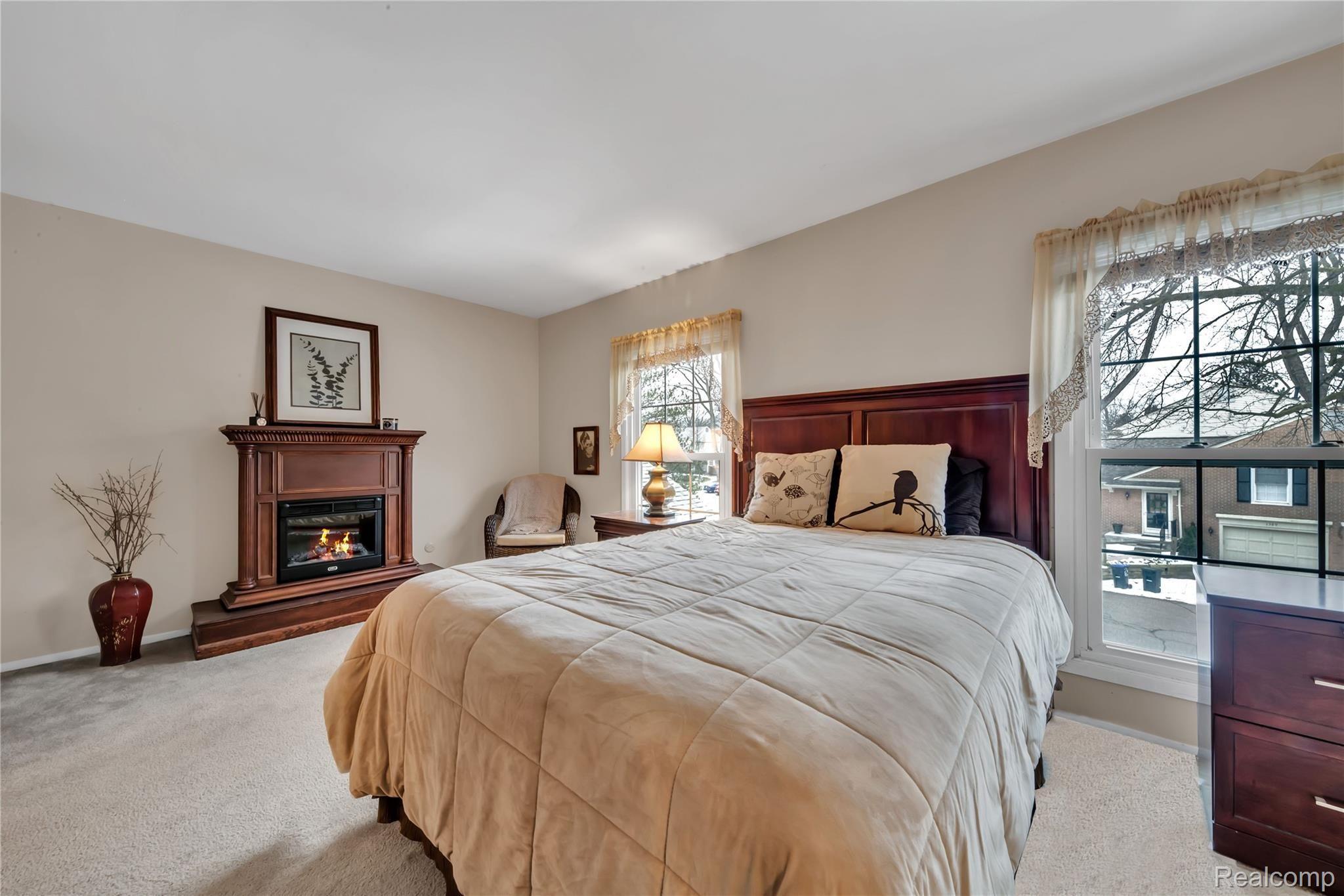 1417 Paddle Wheel Lane, Unit 38 Rochester, MI 48306 - Photo 13 of 29 Master Bedroom