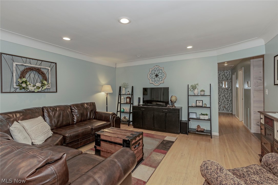 1131 Blanchester Road Lyndhurst, OH 44124 - Photo 5 of 35