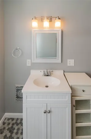 $2,000 | 15 Taylor Avenue, Poughkeepsie, NY 12601