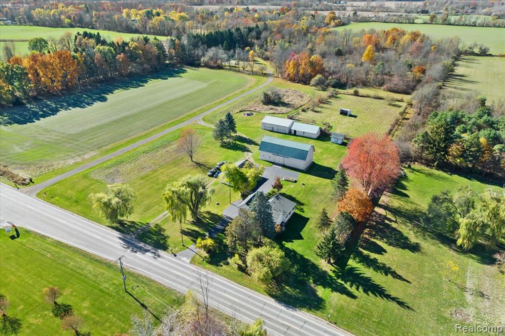 2795 North Burkhart Road Howell, MI 48855 - Photo 2 of 31