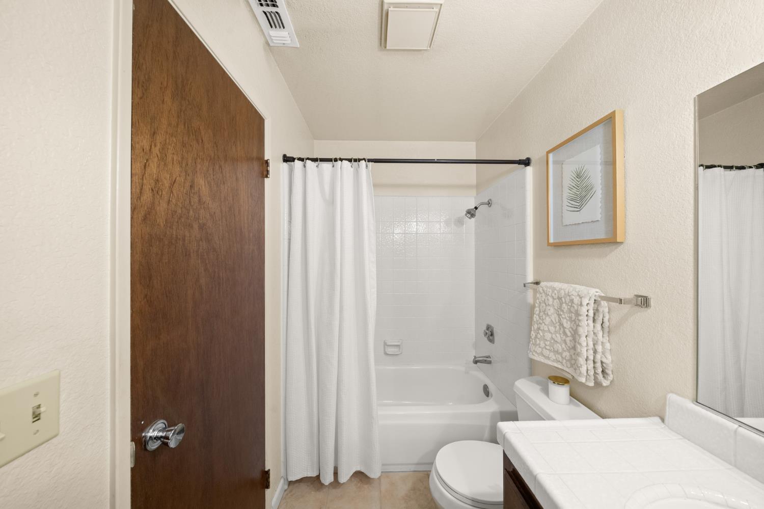 6930 Cobblestone Way Citrus Heights, CA 95621 - Photo 35 of 53 Hallway Bathroom