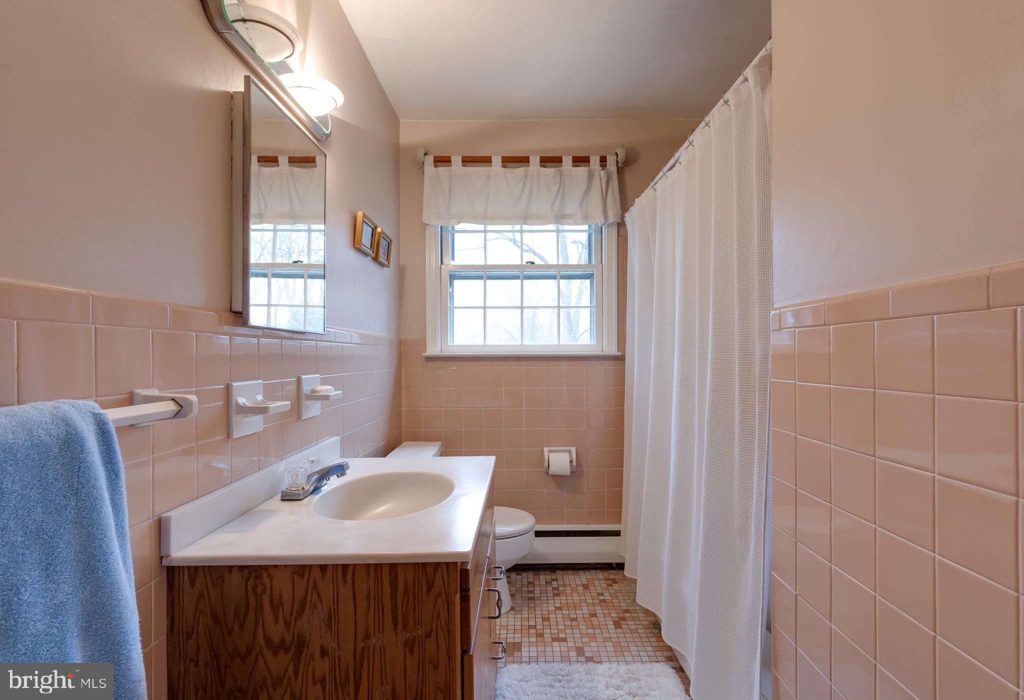 859 Farragut Road Berwyn, PA 19312 - Photo 21 of 28