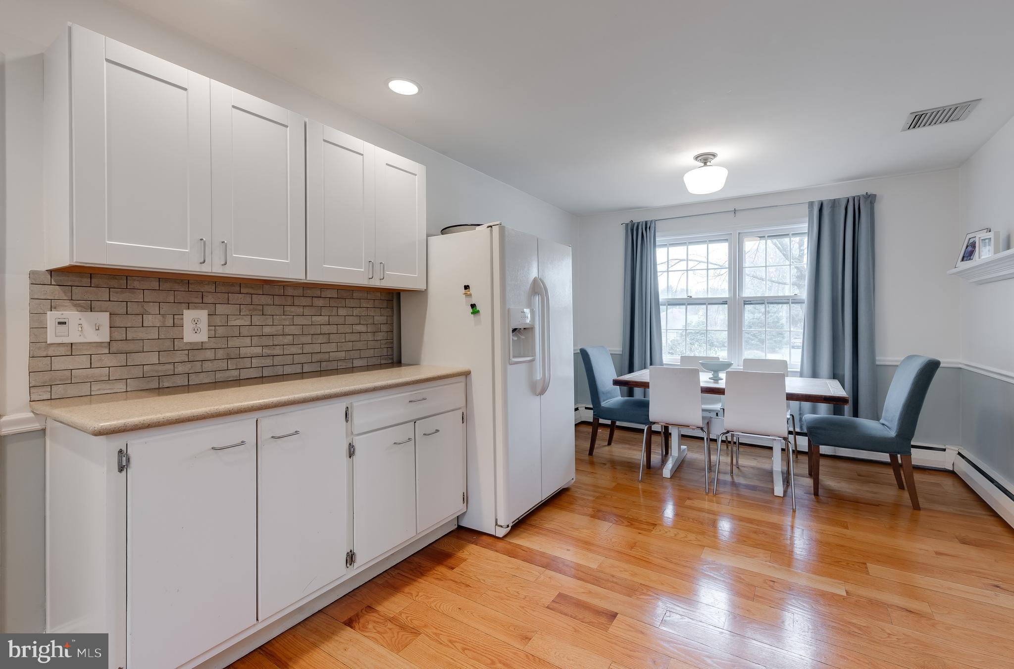 859 Farragut Road Berwyn, PA 19312 - Photo 7 of 28