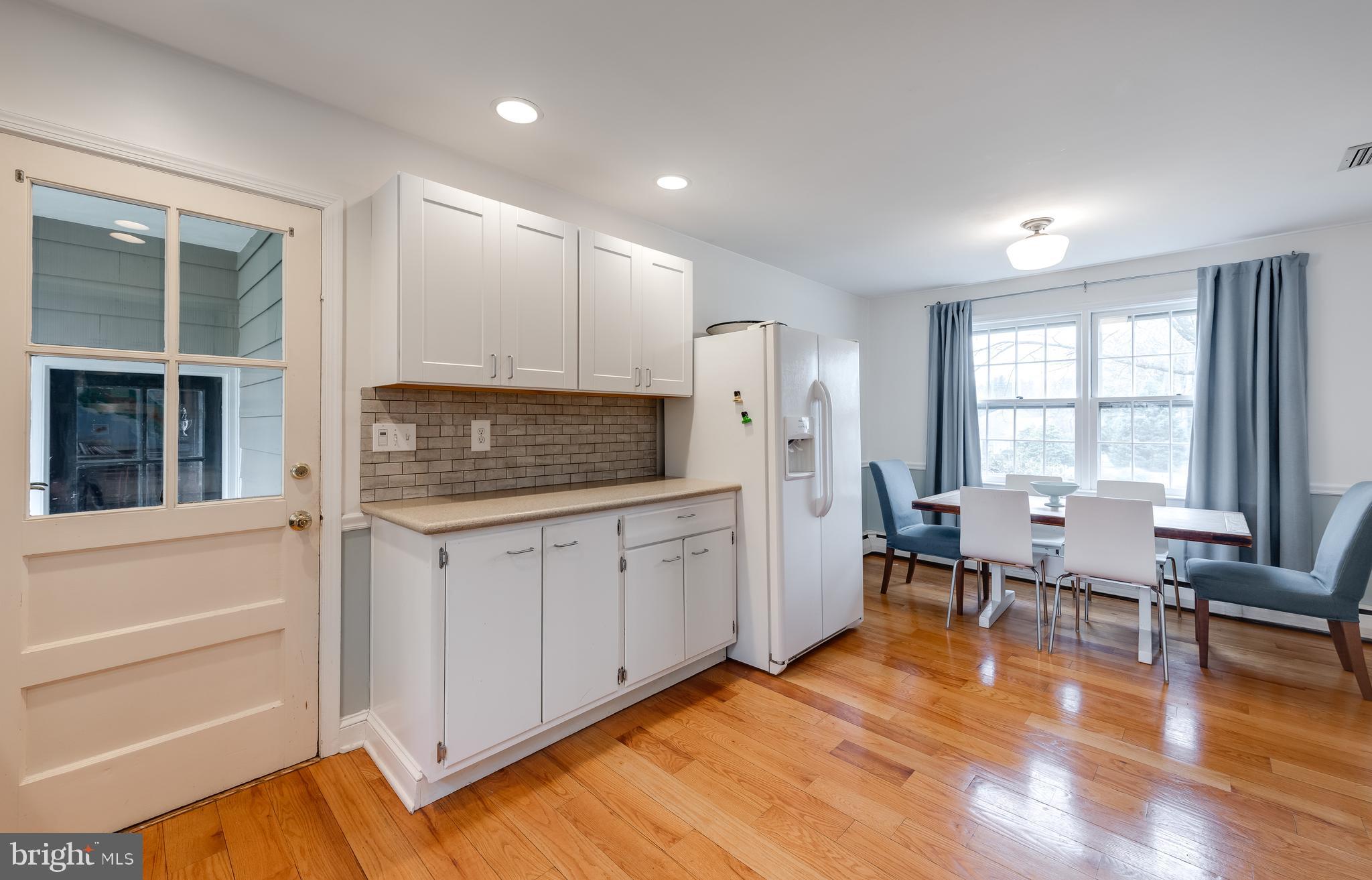 859 Farragut Road Berwyn, PA 19312 - Photo 8 of 28