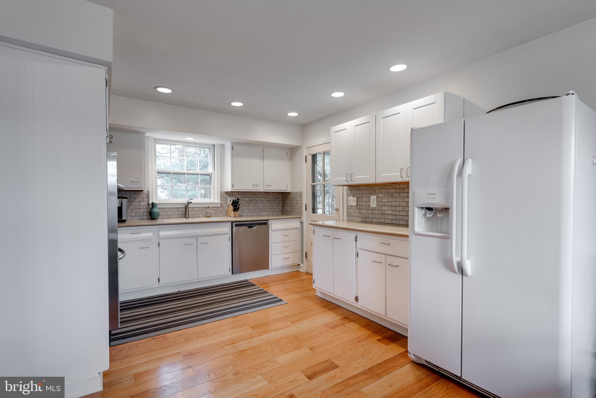 859 Farragut Road Berwyn, PA 19312 - Photo 9 of 28