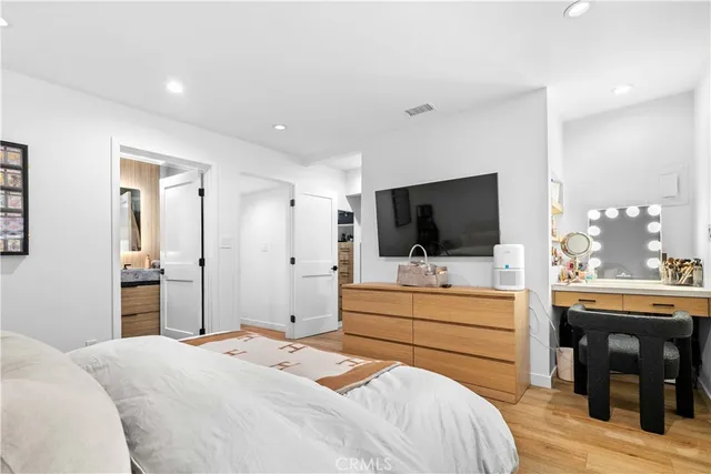 $719,950 | 635 East Magnolia Boulevard, Unit B, Burbank, CA 91501