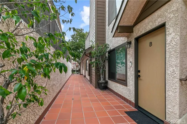 $719,950 | 635 East Magnolia Boulevard, Unit B, Burbank, CA 91501