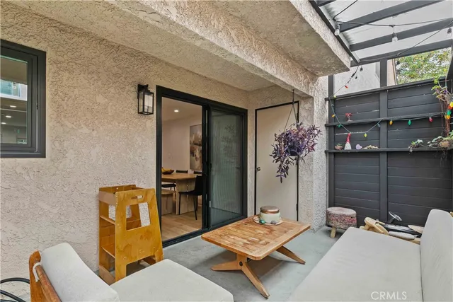 $719,950 | 635 East Magnolia Boulevard, Unit B, Burbank, CA 91501