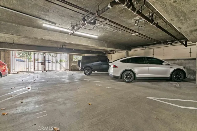 $719,950 | 635 East Magnolia Boulevard, Unit B, Burbank, CA 91501