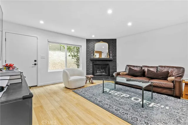 $719,950 | 635 East Magnolia Boulevard, Unit B, Burbank, CA 91501