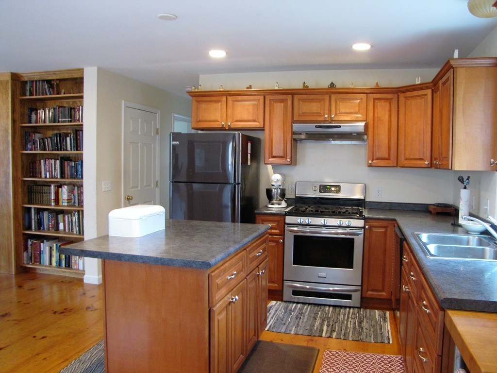 247 Southbridge Road Warren, MA 01083 - Photo 4 of 14 Gallery Image 4