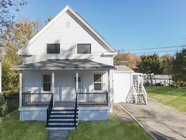a view of a house with a yard
