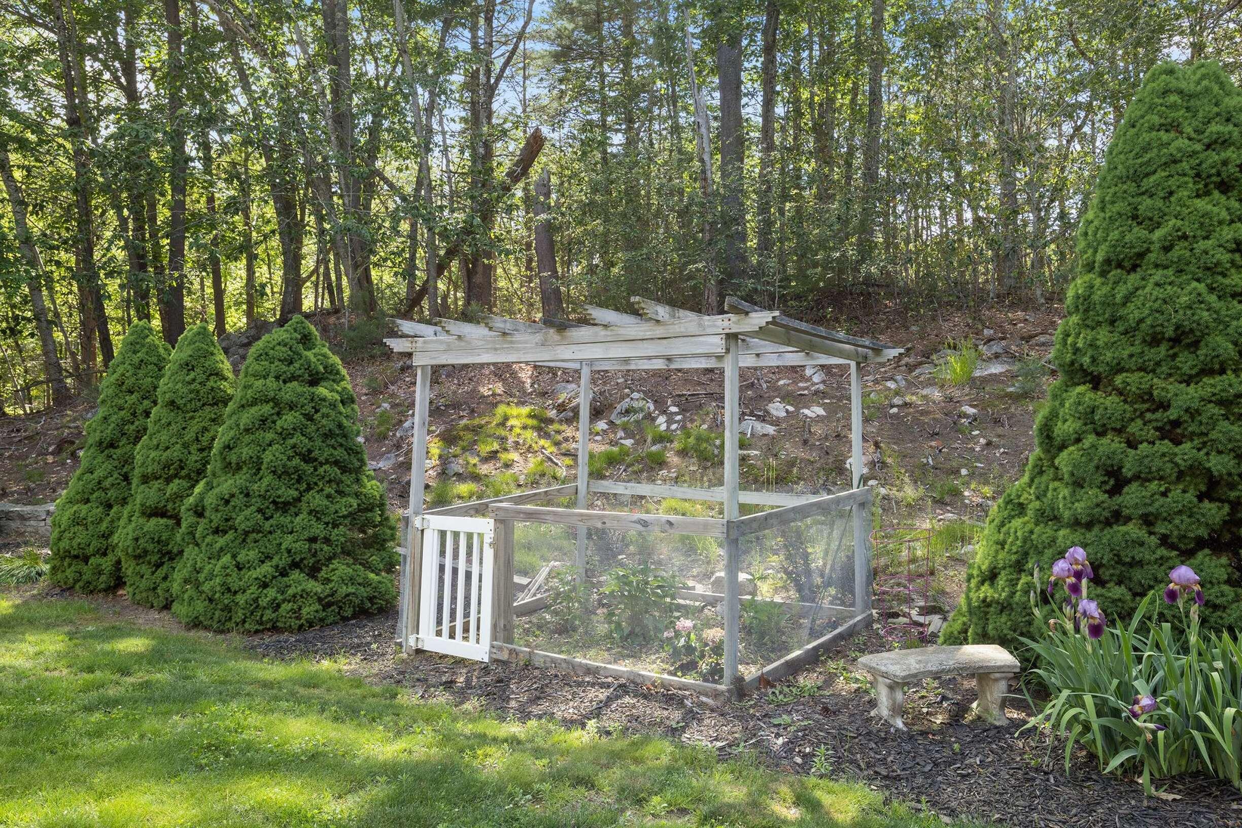 21 North Village Road York, ME 03902 - Photo 32 of 35 Garden
