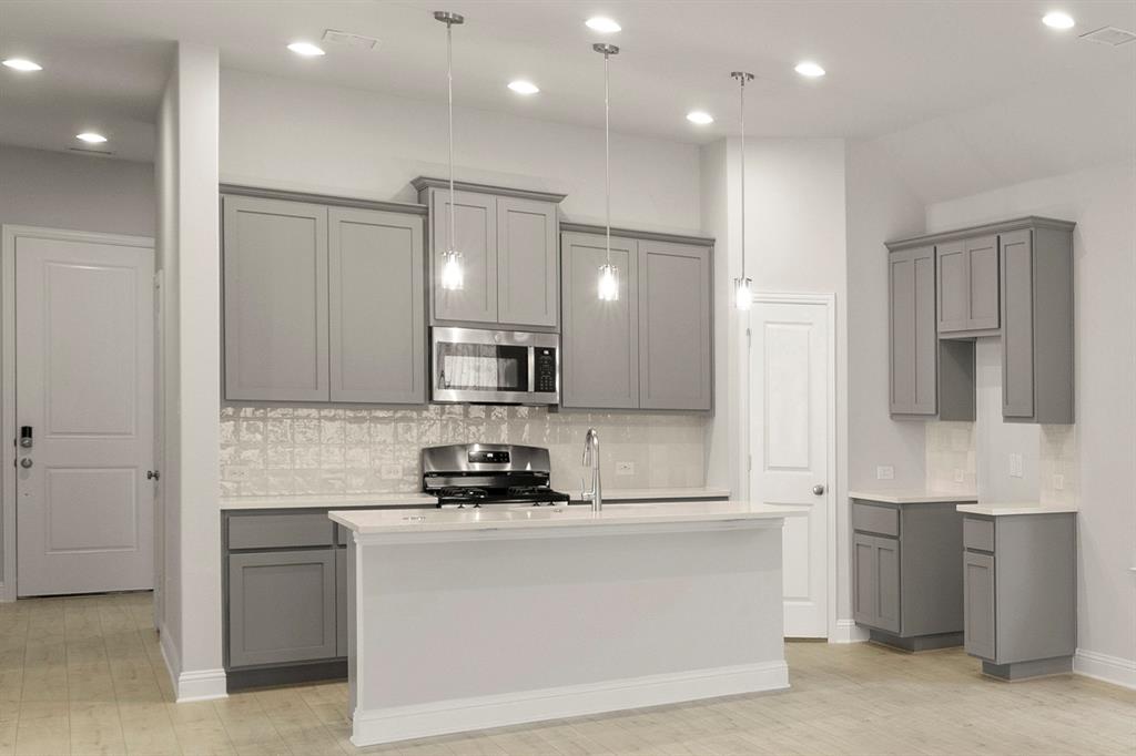 1208 Redcoat Drive Forney, TX 75126 - Photo 3 of 37 13. 2907 Hanscom - Kitchen (4)