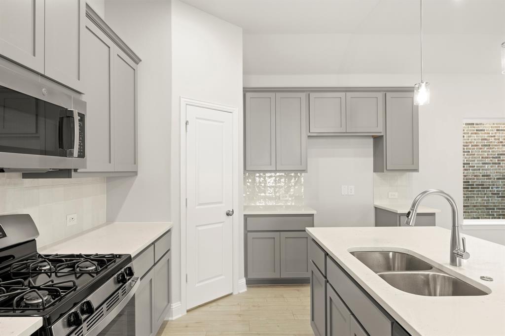 1208 Redcoat Drive Forney, TX 75126 - Photo 4 of 37 10. 2907 Hanscom - Kitchen