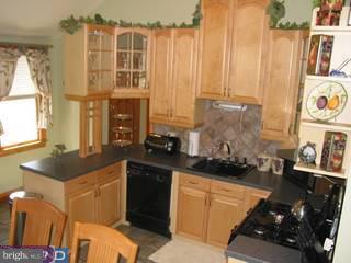 709 Cypress Road Warminster, PA 18974 - Photo 4 of 6
